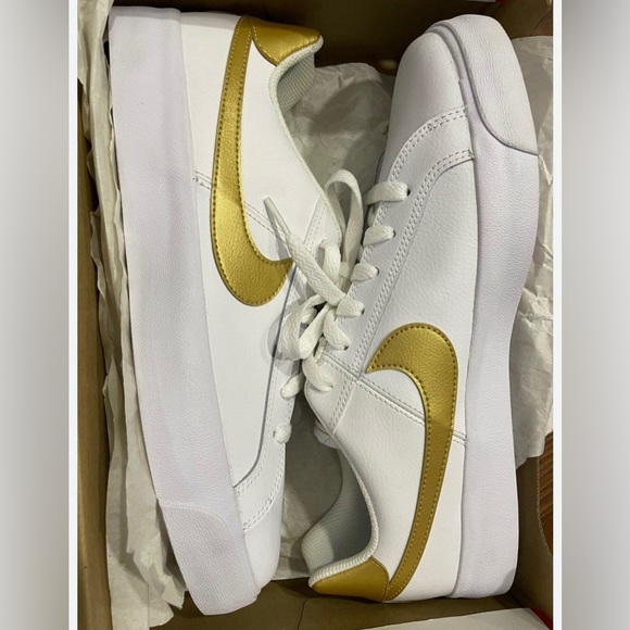 Shoes - Picture 2 of 4